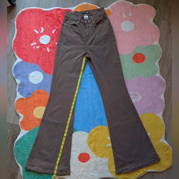 🖤 Flattering Brown Flare Jeans - Picture 3 of 5